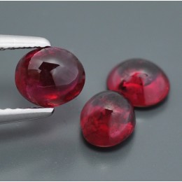 RUBINI NATURALI CABOCHON 2,50 CT. 